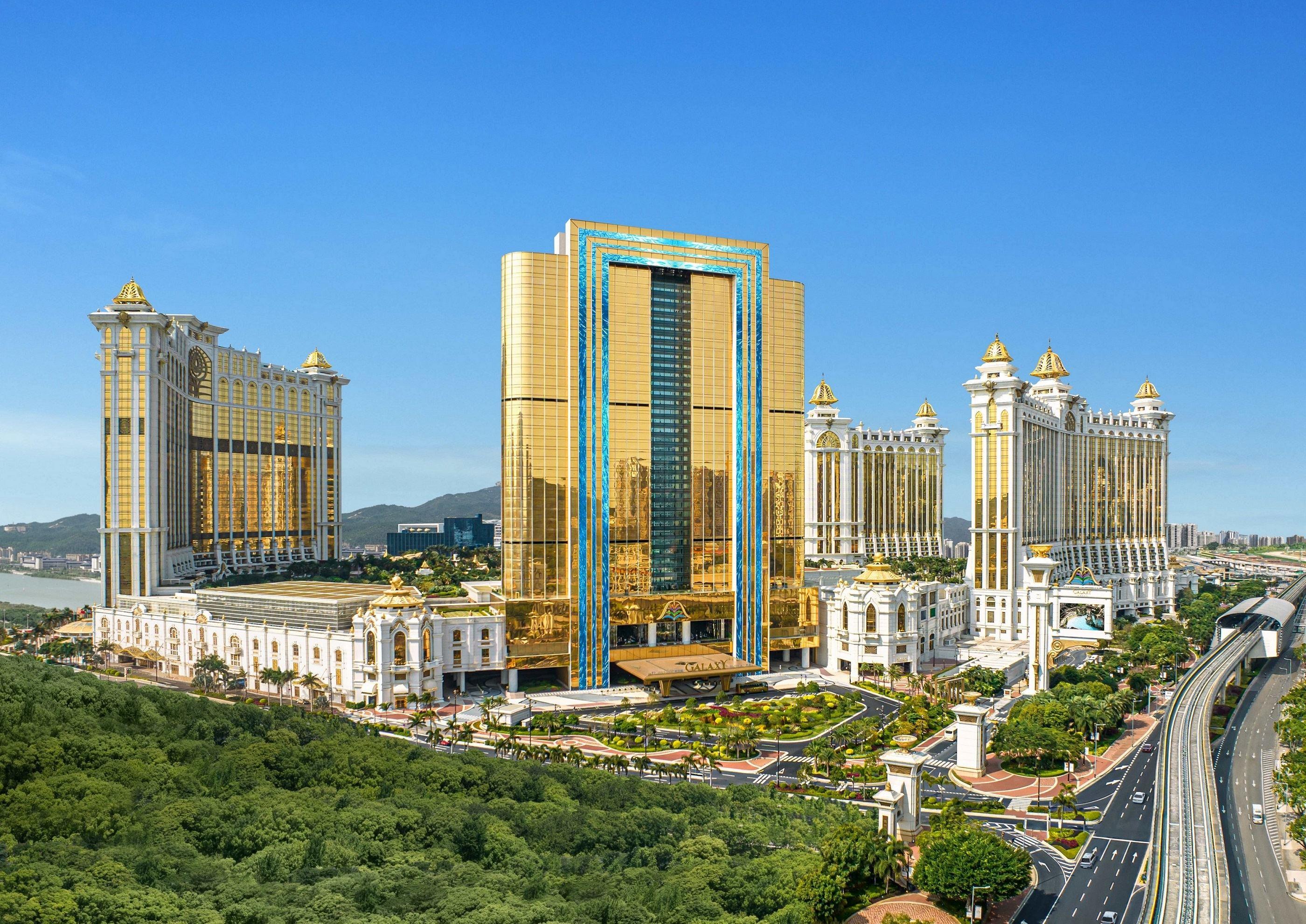 Galaxy Macau’s portfolio of 8 distinct luxury hotels offer guests complimentary access to the Grand Resort Deck.