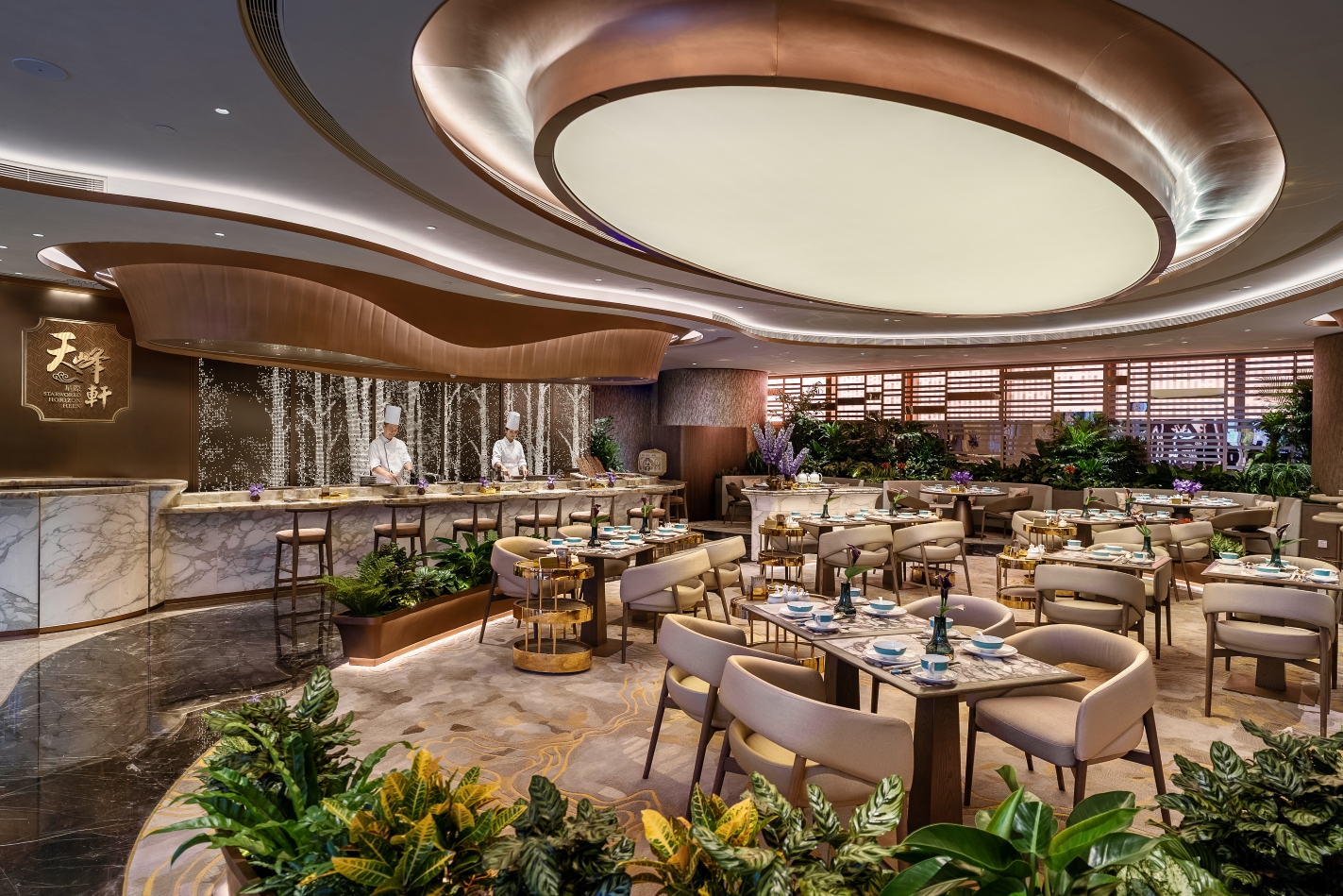 Horizon Heen StarWorld’s white marble interiors are accented by darker stone and a radiant floral-lit ceiling above a seasonally colourful centrepiece.